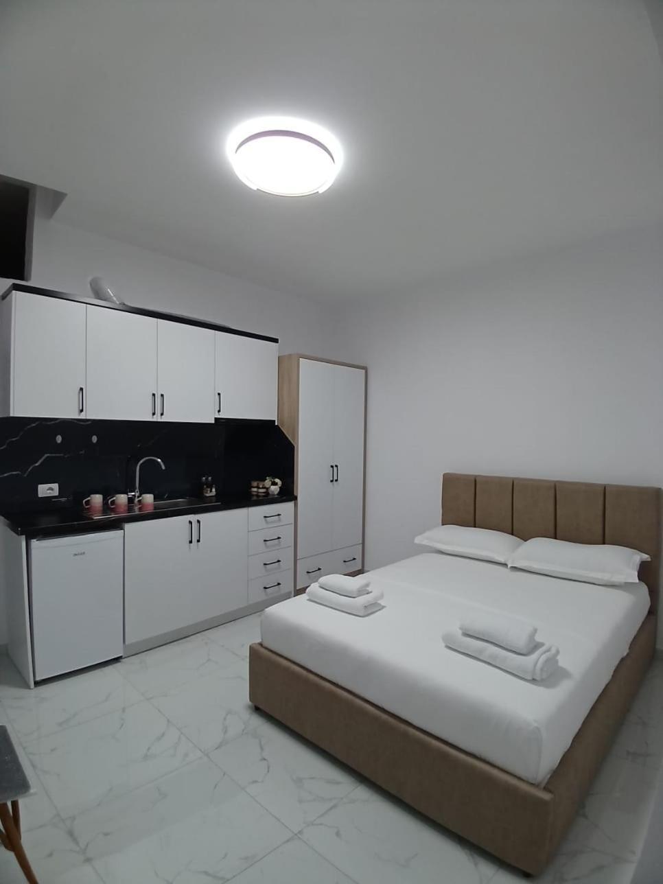 Hotel Aidens'S House 3 Vlorë Esterno foto